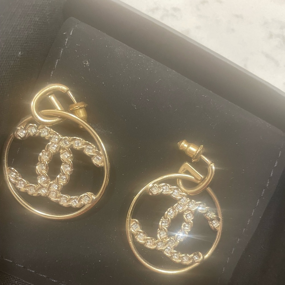 Used Chanel earrings